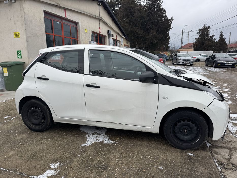 Toyota Aygo 2016 1.0 benzina usor avariat 1900 Euro+TVA RATE FiXE