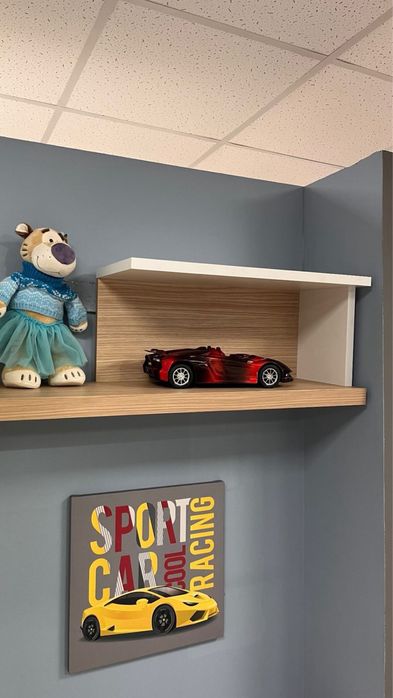 Навесные шкафы и полки