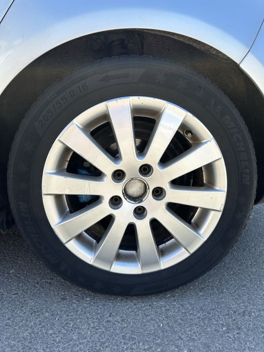 Vând Volkswagen Golf 5