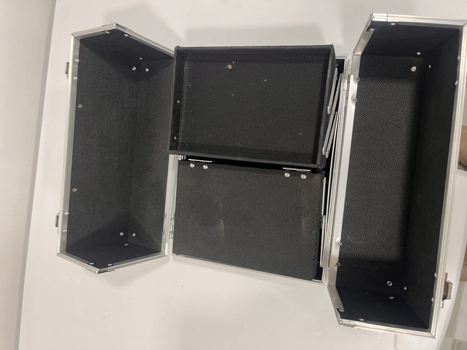 Cutie cosmetice din aluminiu