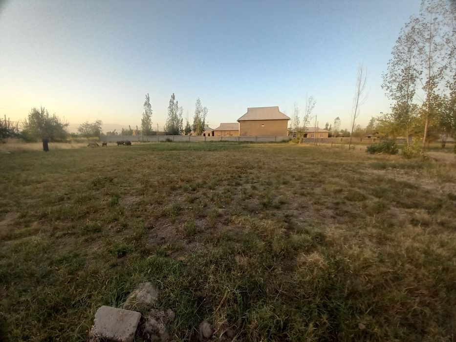 16 sotix yer sotiladi