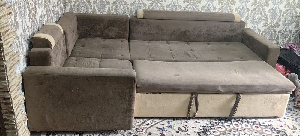 Продаётся диван угловой.
