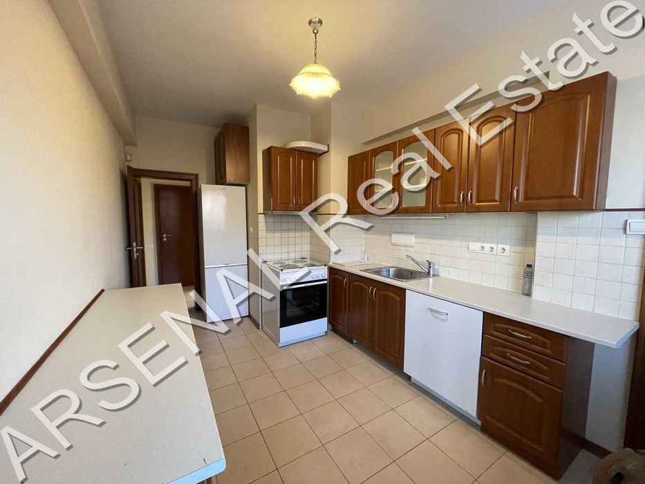 Многостаен апартамент под наем, Гео Милев