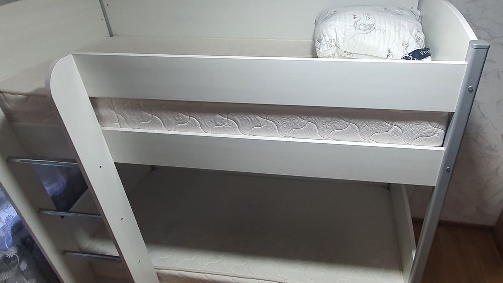 Кровать двухъярусная