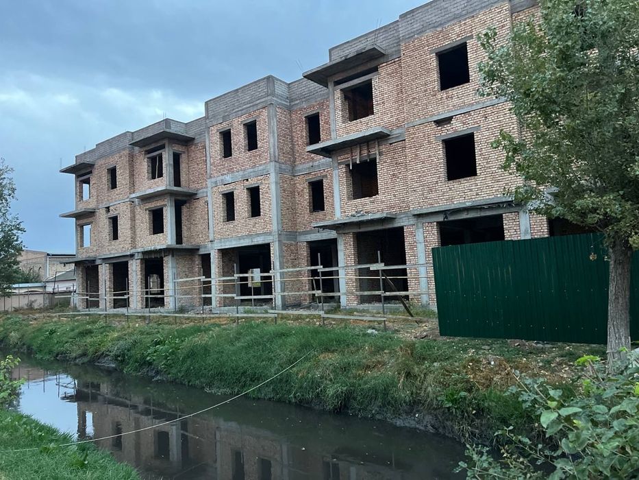 Продается участок с коробкой под клинику 20 соток