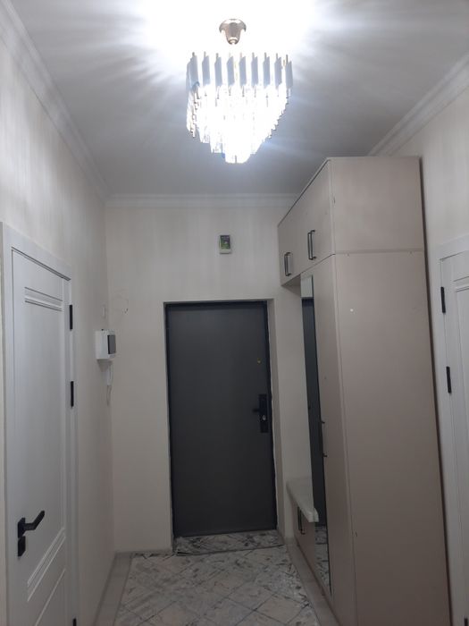 Uy sotiladi 3 xonalik 8 etaj yangi dom