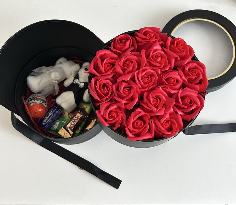 Цветы и сладости подарка