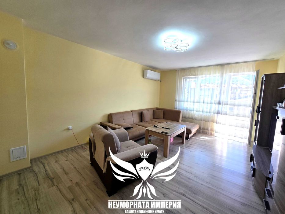 Продавам тристаен/четиристаен 121кв.м. с гараж, изба и таван в гр.Асеновград широк център
