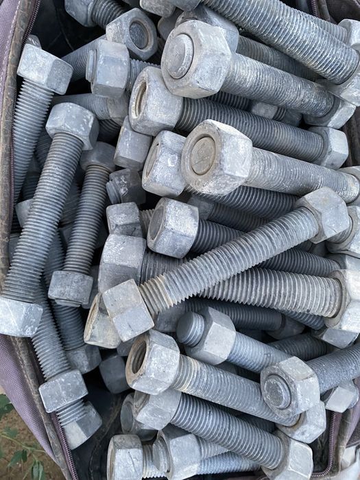 Продам шпильки гайки