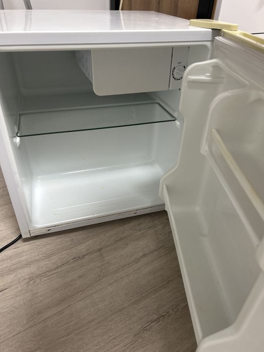 Продам холодильник маленький