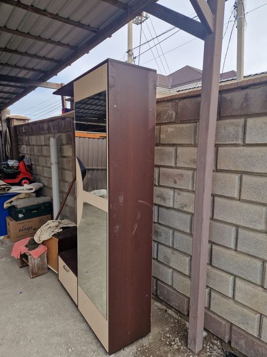 Срочно продам Прихожку шкаф.