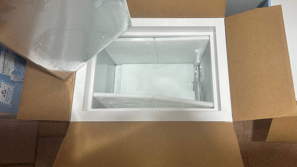 Термоконтейнеры, хладокоробки различных размеров.