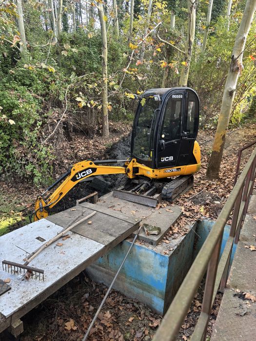 Miniexcavator nivelare teren sapaturi santuri piconare