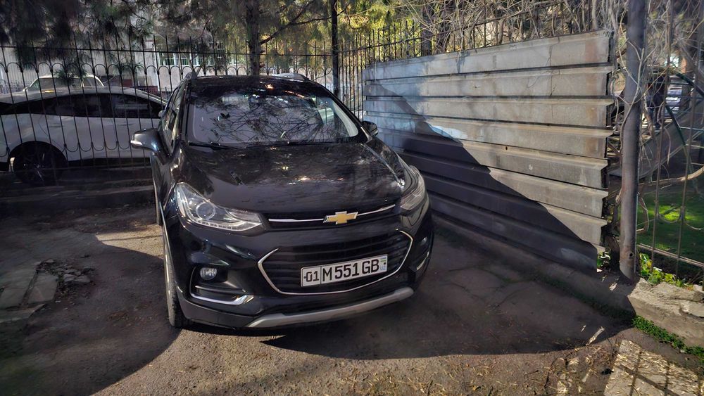 Продаётся Chevrolet Tracker 1 Full avtomat black