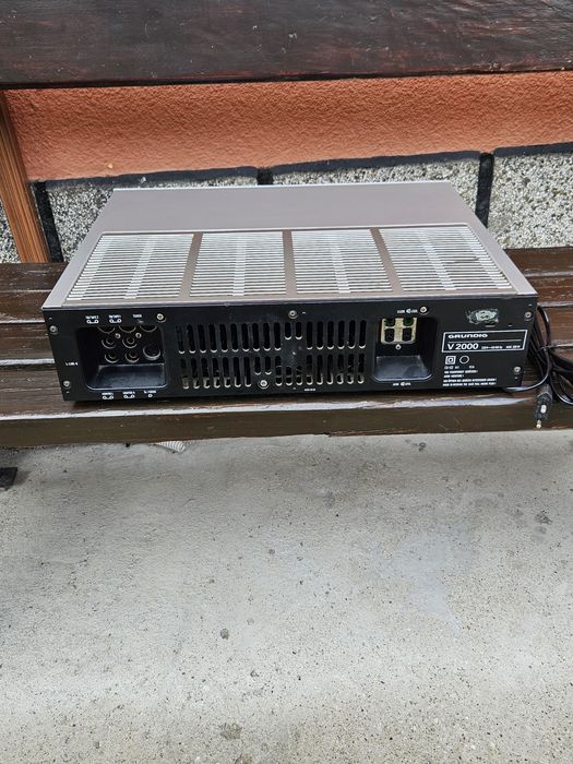 Усилвател Grundig V 2000