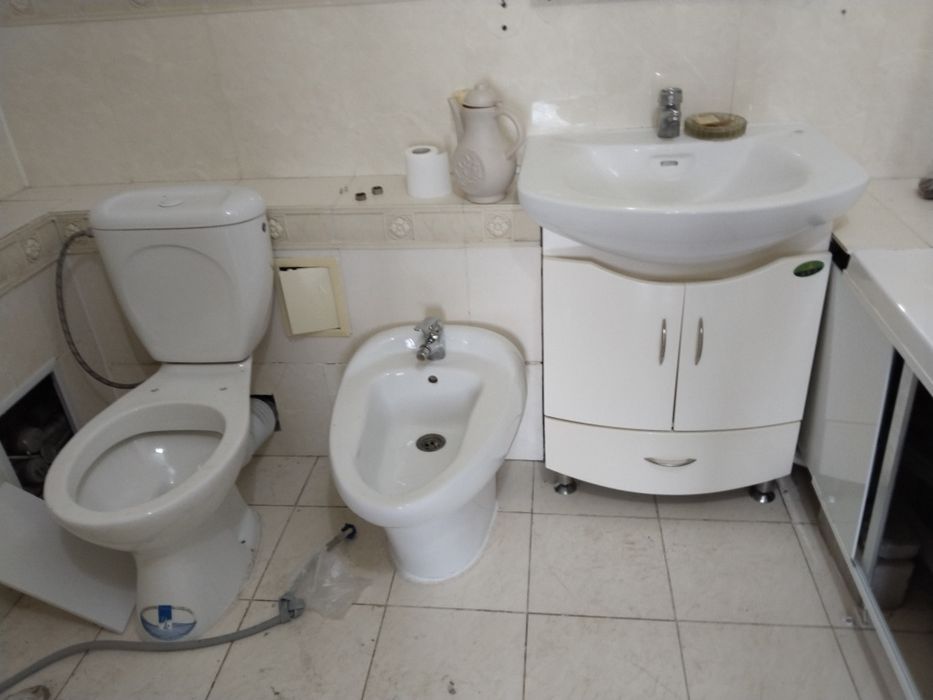 Продается мебель в санузел, унитаз