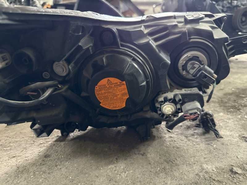 Фара ксеноновая Subaru Impreza GP7