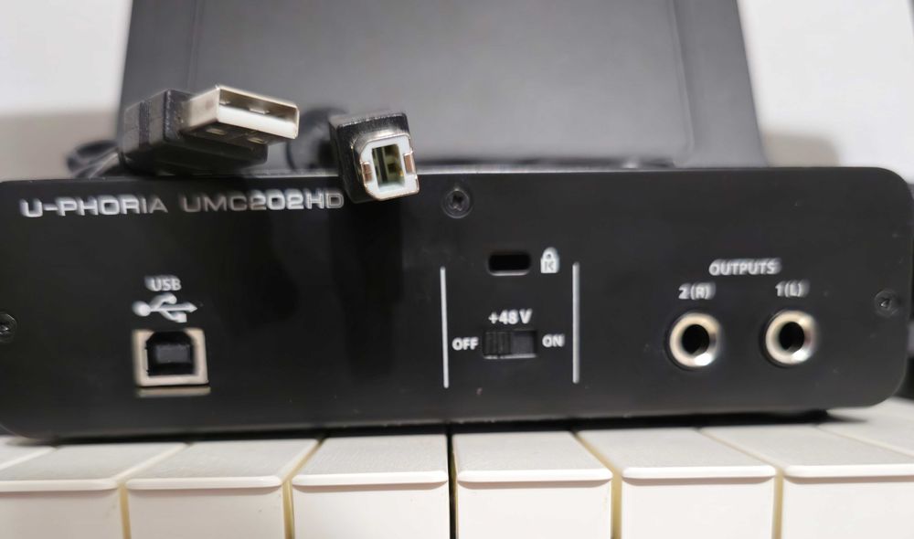 Interfață audio Behringer UMC202hd