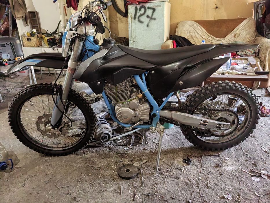 Продам мотоцикл 250 Кубов.