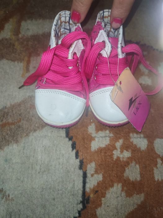 Adidași fetițe 5-6 luni