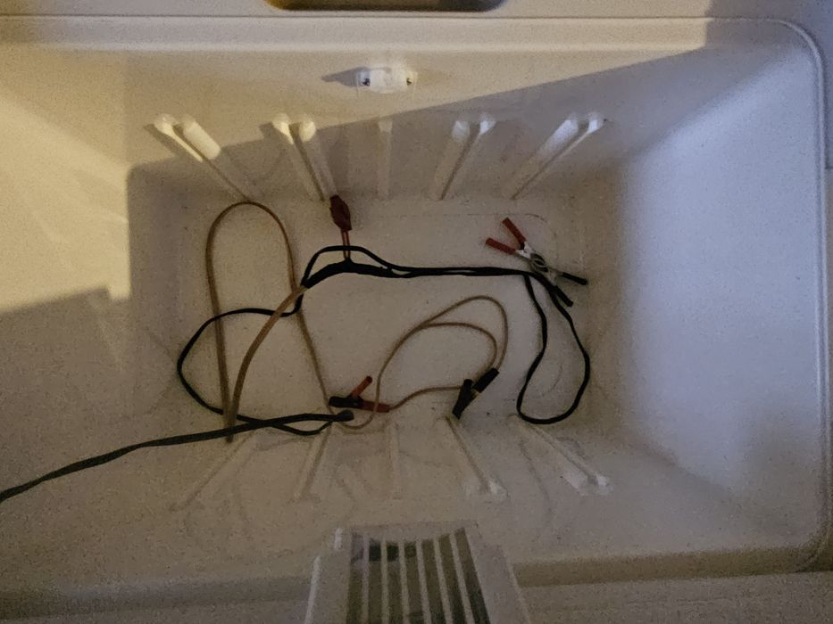 Продавам хладилник за къмпинг