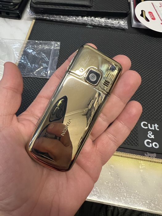 Nokia 6700 Gold Edition