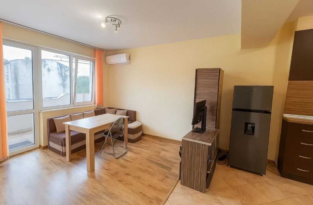 Двустаен тухлен апартамент в отличен район на Аспарухово!