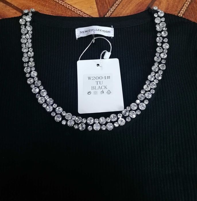 Еластична блуза с камъни