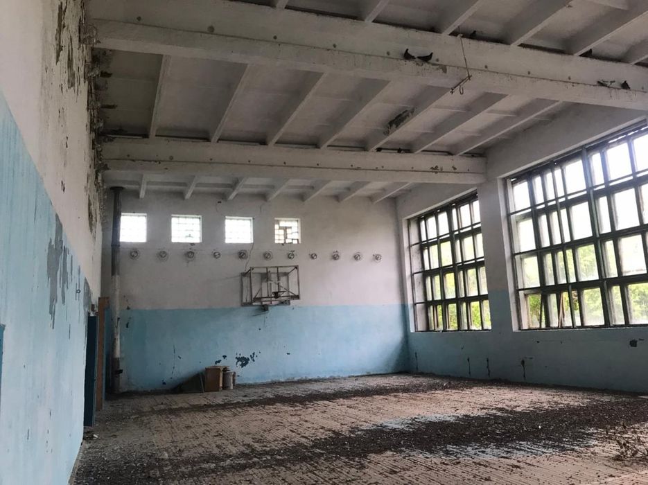 Поодам здание на разбор.