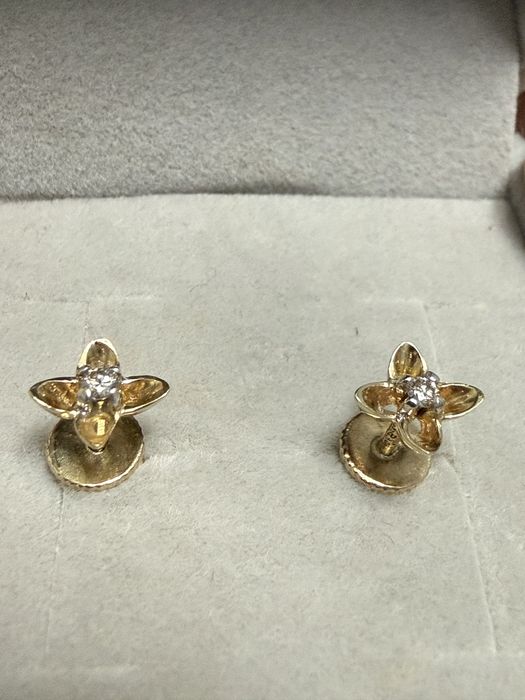 Бриллиантовые пусеты