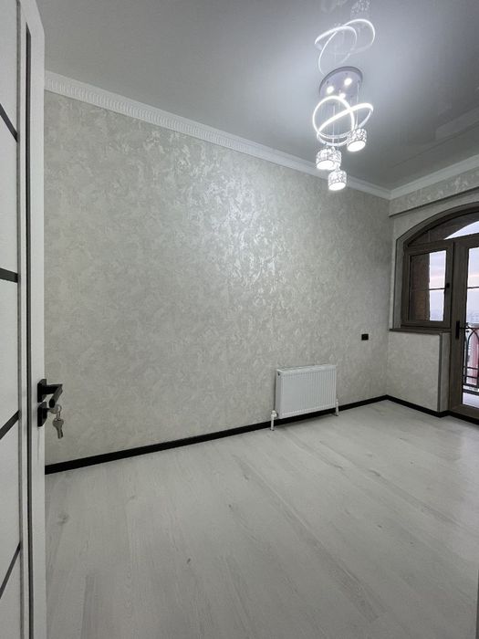 Янги квартира срочно сотилади.