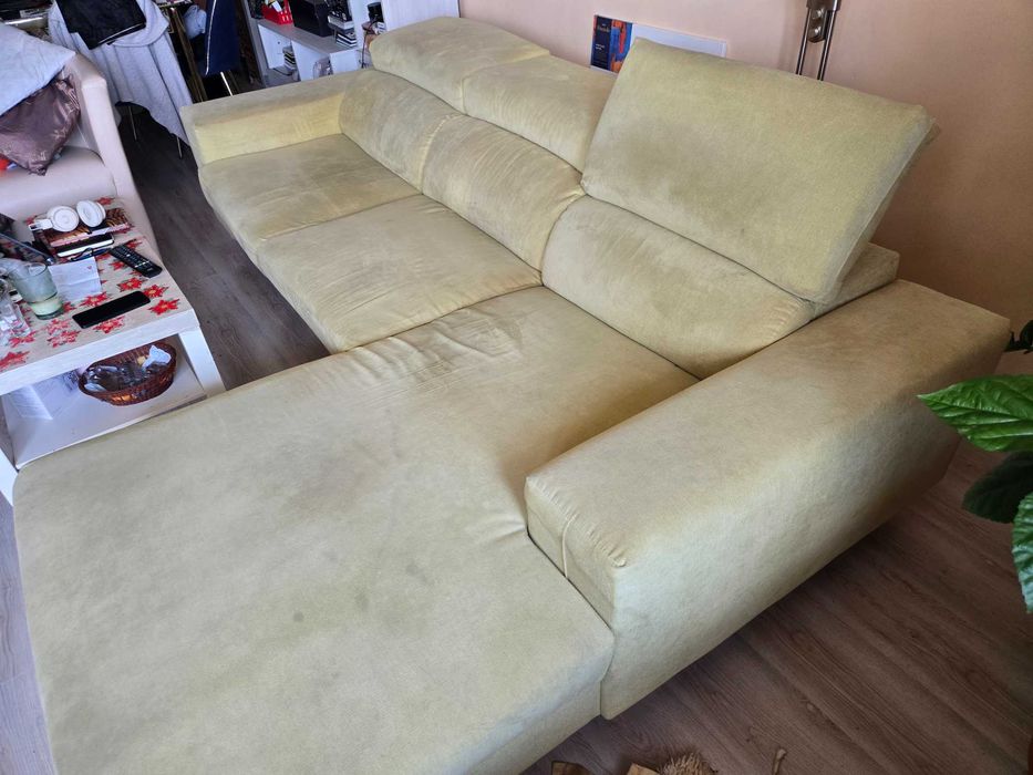 Диван разтегателен ъглов в цвят жълт