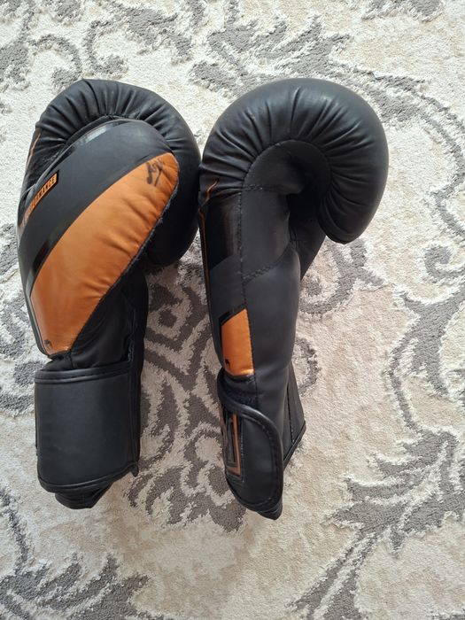 Боксерские перчатки