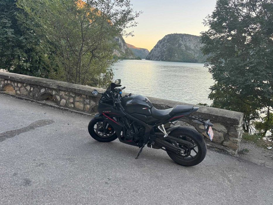 Motocicleta Honda CBR650R
