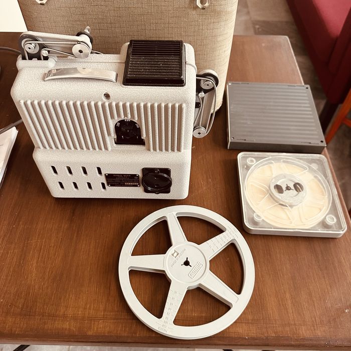 Винтидж кино прожектор EUMIG P8 Automatic 8mm + куфар и ролки