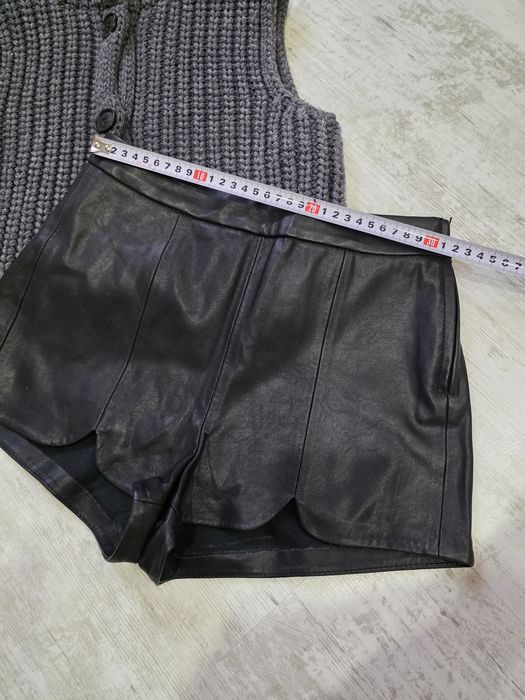 Кожени къси панталони и елек едра плетка Хс-С