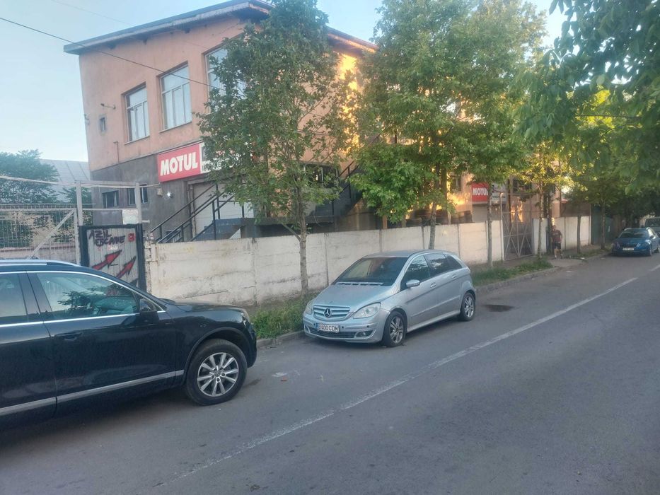 Hala 350m, Service auto