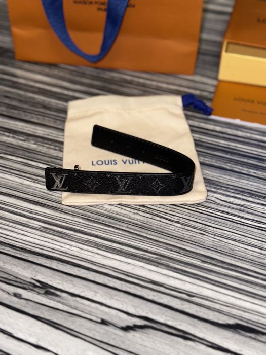 Bratara Louis Vuitton neagra, sigla argintie