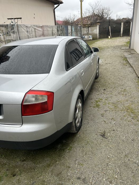 Vand audi a4 1700 euro