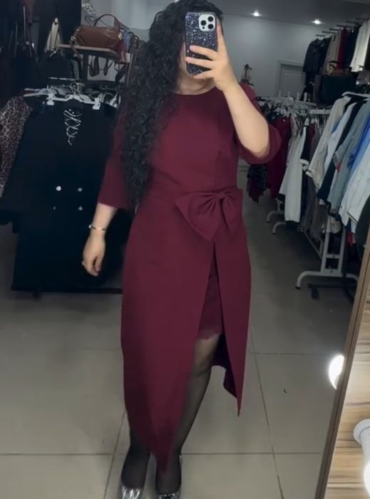 Красивое платье с кружевой