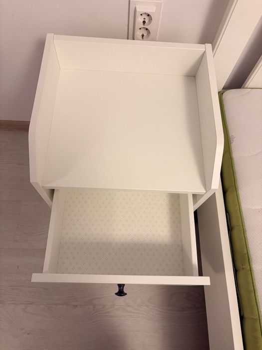 Pat cu saltea si noptiera