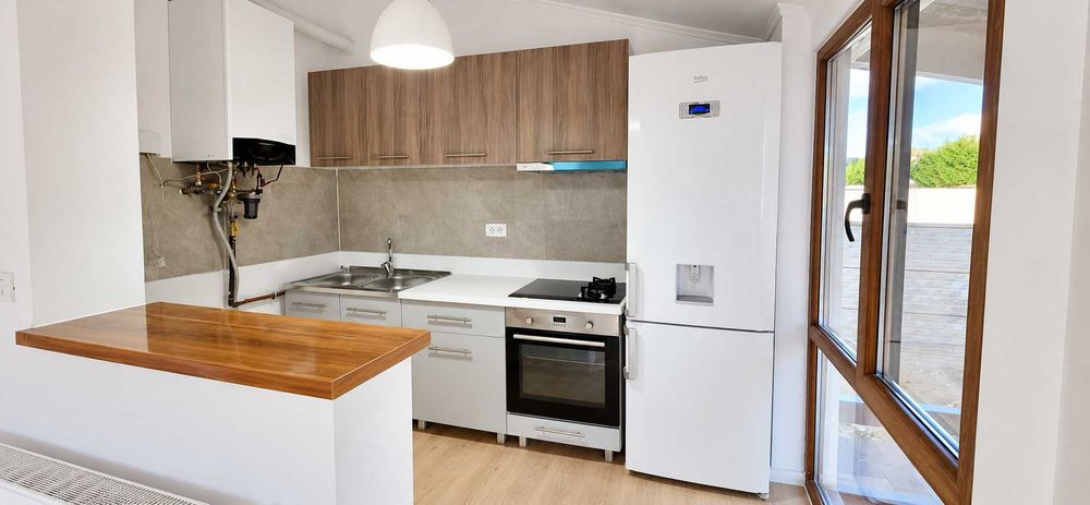 Casă individuală de închiriat – 5 camere, 2 băi cu geam, teren 630 mp – Dumbrăvița
