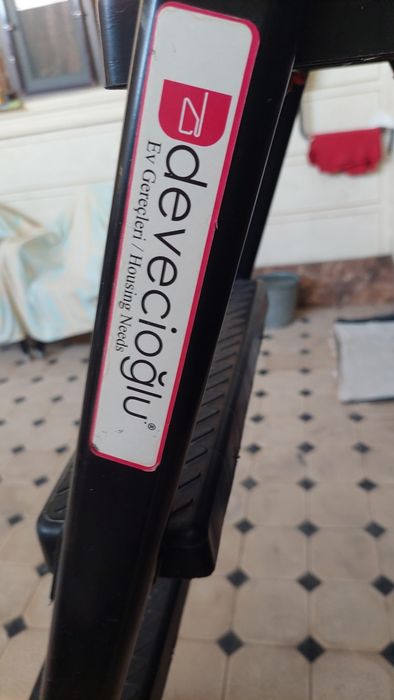 Продаётся крепкая стремянка.  Цена 800 000 сум.800.