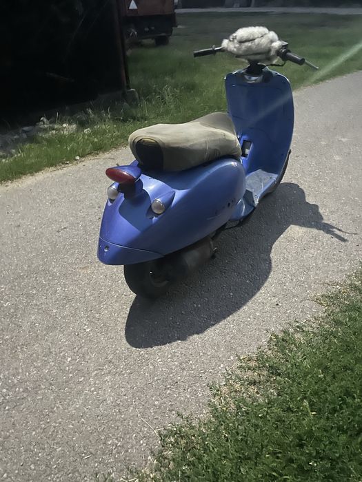 Scuter de vanzare are pana pe spate schimb cu bicicleta sau trotineta   Aprilia Habana retro de 125cc 4 t