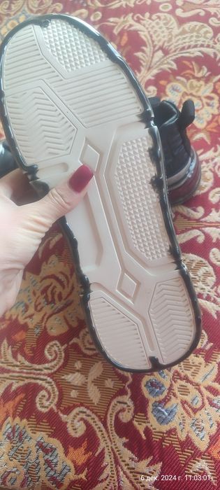 Продается кеды новые