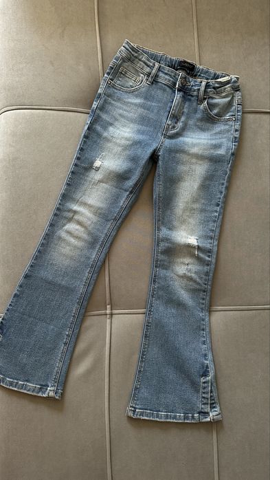 Продам джинсы на девочку 150 см