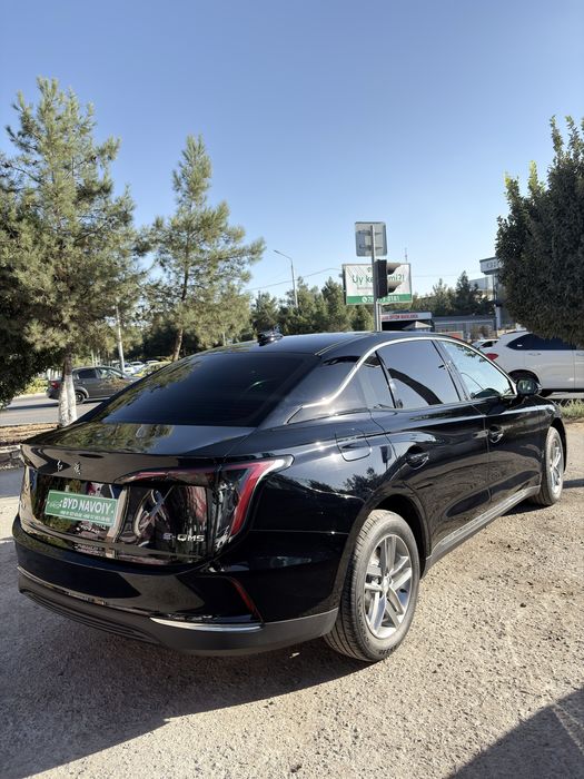 Hongqi eqm-5 500 km lig 2025-yil