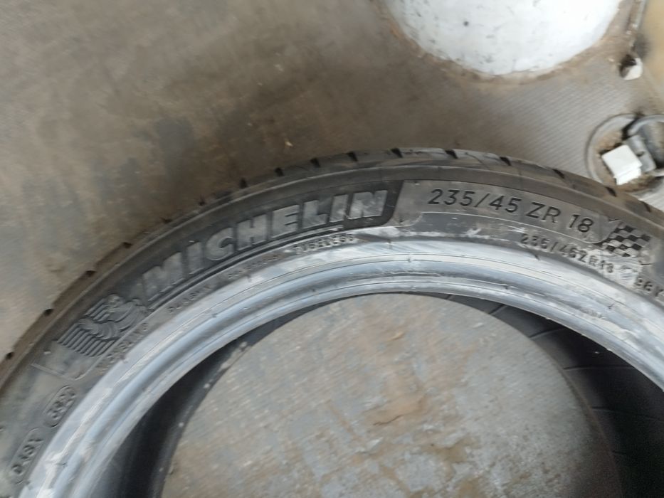 235-45-18 Michelin Pilot Sport 4