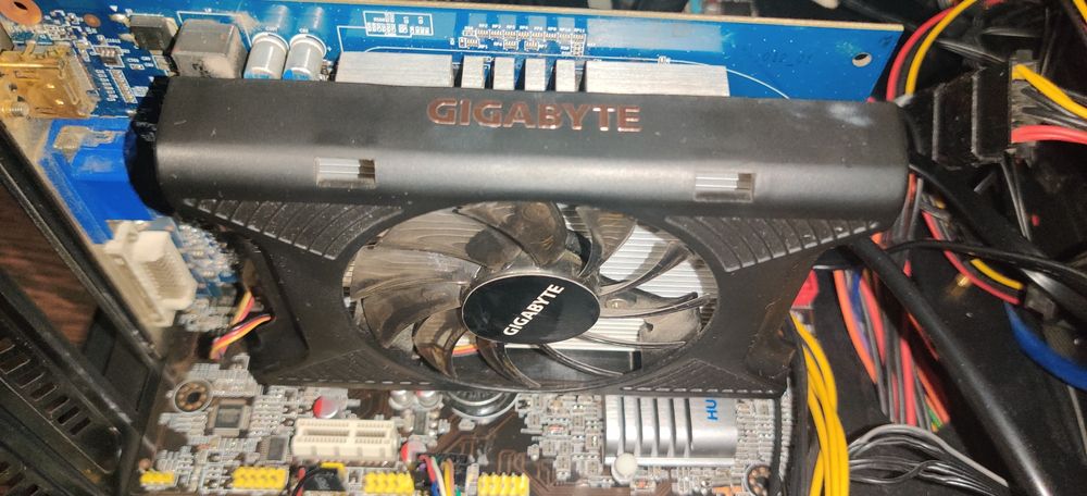 Продам 8-ми ядерный процессор+Мат. плата,+ОЗУ+Видеокарта+Монитор 18.5