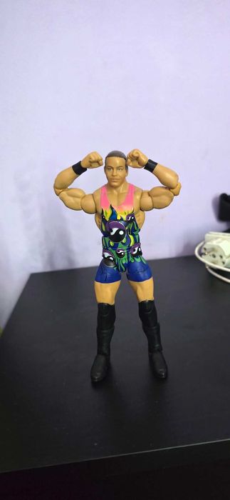 Продавам кеч фигурки